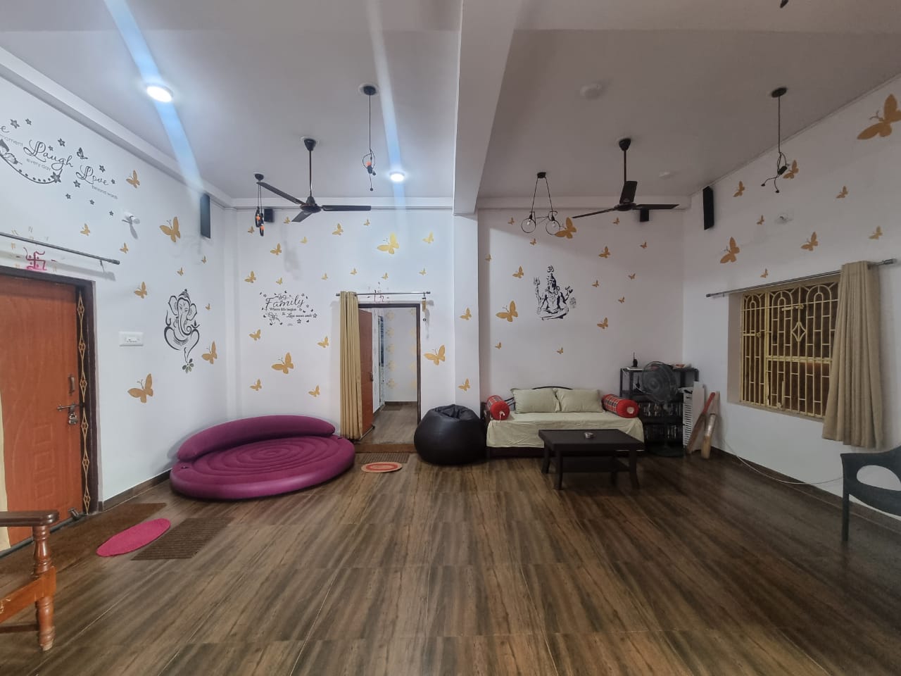 PARTY HALL